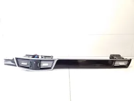 Mercedes-Benz E W212 Dysze / Kratki środkowego nawiewu deski rozdzielczej A212680XX71