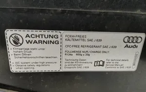 Audi A4 S4 B8 8K Couvercle, capot moteur 8K0010515