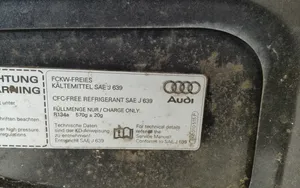 Audi A4 S4 B8 8K Vano motore/cofano 8K0010515P
