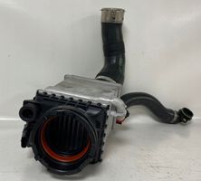 BMW 5 G30 G31 Chłodnica powietrza doładowującego / Intercooler 8660689