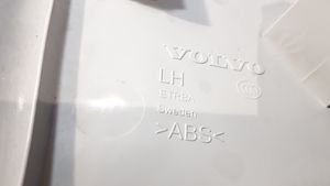 Volvo XC70 Tavaratilan/takakontin alempi sivuverhoilu 39879864