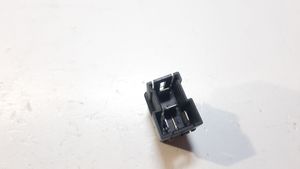 Volvo S60 Hazard warning light relay 953382