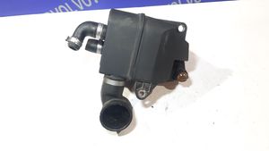 Volvo V70 Separatore dello sfiato dell’olio 8653409