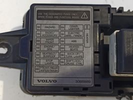 Volvo S40, V40 Boîte à fusibles relais 30807016