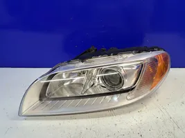 Volvo V70 Lampa przednia 31383540