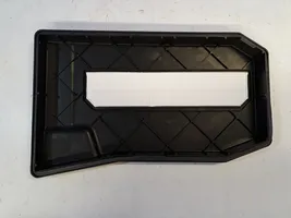 Porsche Cayenne (92A) Tapa/cubierta para la caja de la batería 7L0864643B