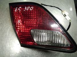 Lexus ES 250 - 300 - 330 Luces portón trasero/de freno KOITO3374