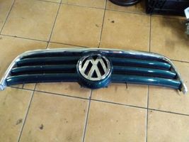 Volkswagen Multivan T5 Grille calandre supérieure de pare-chocs avant 