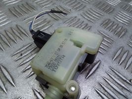 Toyota Avensis T250 Serratura del tappo del serbatoio del carburante 7703005011