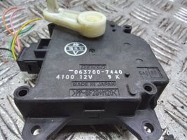 Toyota Prius (XW20) Motor/activador trampilla del aire acondicionado (A/C) 0637007440