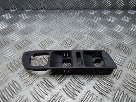 Volkswagen Tiguan Ramka przycisków otwierania szyby drzwi przednich 5N1867255