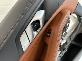 BMW X5 G05 Takaoven verhoilu 