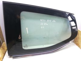Peugeot 5008 Fenêtre latérale avant / vitre triangulaire 