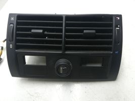 BMW X5 E53 Aizmugurējā gaisa - ventilācijas reste 8409081