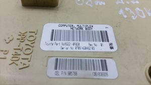 Toyota Corolla Verso AR10 Module de fusibles 892210F020