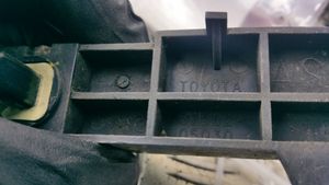 Toyota Avensis T270 Support de pare-chocs arrière 5256205030