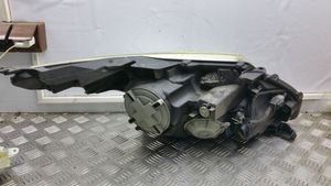 Toyota Avensis T270 Передняя фара 8116605310