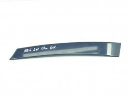 Mercedes-Benz E W211 Rivestimento modanatura del vetro della portiera posteriore A2116903587