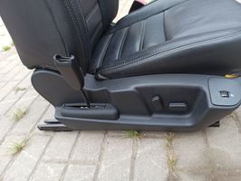 Renault Latitude (L70) Istuimien ja ovien verhoilusarja 