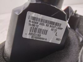 Nissan Qashqai+2 Задний фонарь в крышке B26555BR01A