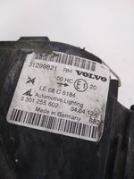 Volvo C30 Lampa przednia 31299821