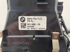 BMW M4 F82 F83 Boczna kratka nawiewu deski rozdzielczej 9231995