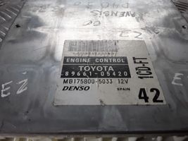 Toyota Avensis T220 Calculateur moteur ECU 8O6105420