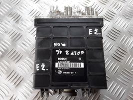 Volkswagen Golf III Calculateur moteur ECU 0261200784