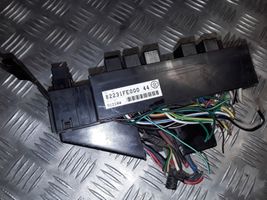 Subaru Impreza II Module de fusibles 82231FE00044