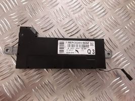 Mercedes-Benz C AMG W203 Aerial antenna amplifier A2038207989