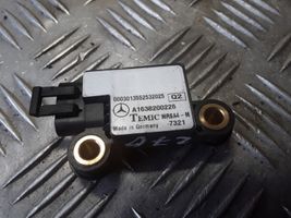 Mercedes-Benz ML W163 Capteur de collision / impact de déploiement d'airbag A1638200226