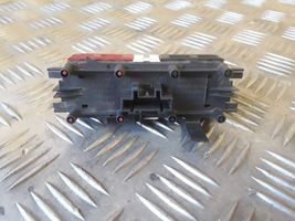 Renault Megane II Botón interruptor de luz de peligro 88040009