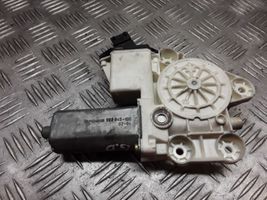 Toyota Corolla E120 E130 Moteur de lève-vitre de porte avant 0130822031