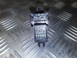 Nissan Note (E11) Interruttore di controllo dell’alzacristalli elettrico 25411EA003