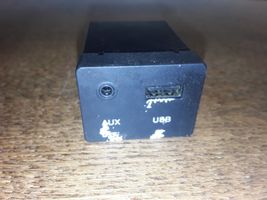 KIA Ceed Enchufe conector USB 202008220