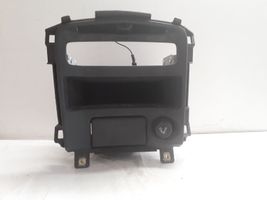 Nissan Primera Panneau de garniture console centrale 68413AV700