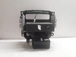 Nissan Primera Panelės apdailos skydas (centrinis) 68413AV700