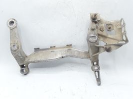 Volkswagen Touareg I Staffa di montaggio del compressore dell’A/C 7L0616879