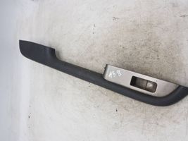 Nissan X-Trail T30 Support bouton lève vitre porte avant 829498H300X