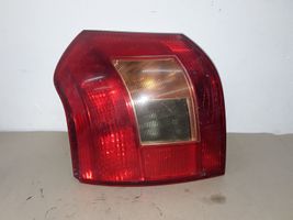 Toyota Corolla E120 E130 Lampa tylna IB02F00E11