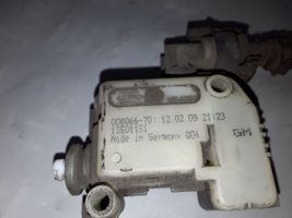 Opel Insignia A Moteur de verrouillage trappe à essence 13501151