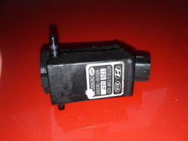 KIA Carens II Pompe de lave-glace de pare-brise 985103E000