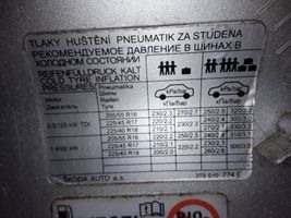 Skoda Superb B6 (3T) Klapka wlewu paliwa 3T5010774E