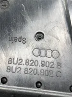 Audi Q3 8U Kojelaudan sivutuuletussuuttimen kehys 8U2820902B
