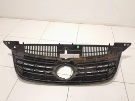 Volkswagen Tiguan Etupuskurin ylempi jäähdytinsäleikkö 5N0853653A