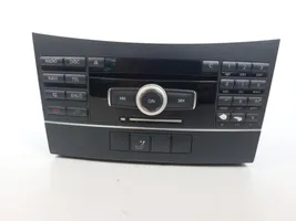 Mercedes-Benz E AMG W212 Radio/CD/DVD/GPS-pääyksikkö A2129008309