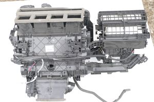Toyota Camry VIII XV70  Sisälämmityksen ilmastoinnin korin kokoonpano 8705006780