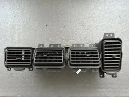 Nissan Patrol Y61 Grille d'aération centrale 68750VB000