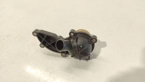 Audi A6 S6 C5 4B Boîtier de thermostat / thermostat 06E121111D