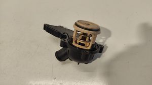 Audi A6 S6 C5 4B Boîtier de thermostat / thermostat 06E121111D